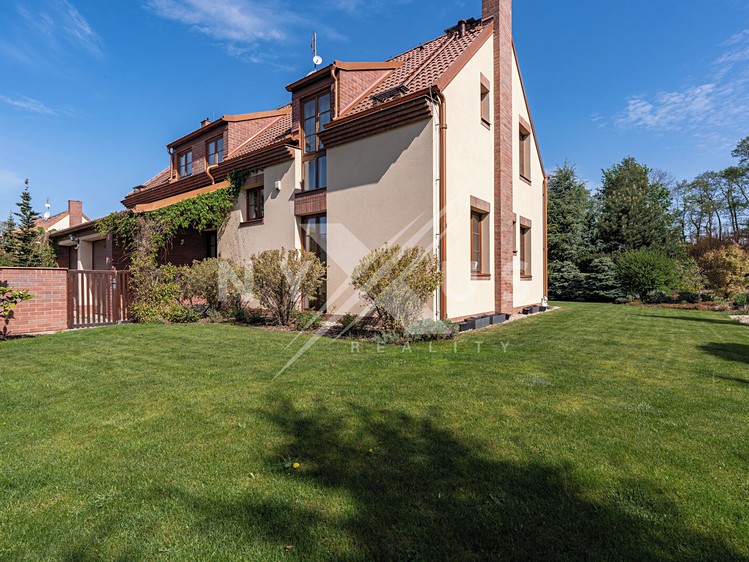 Prodej rodinného domu 250 m², pozemek 1 437 m² - foto 6