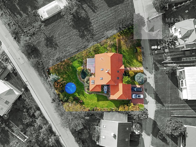 Prodej rodinného domu 198 m², pozemek 1 091 m² - foto 4