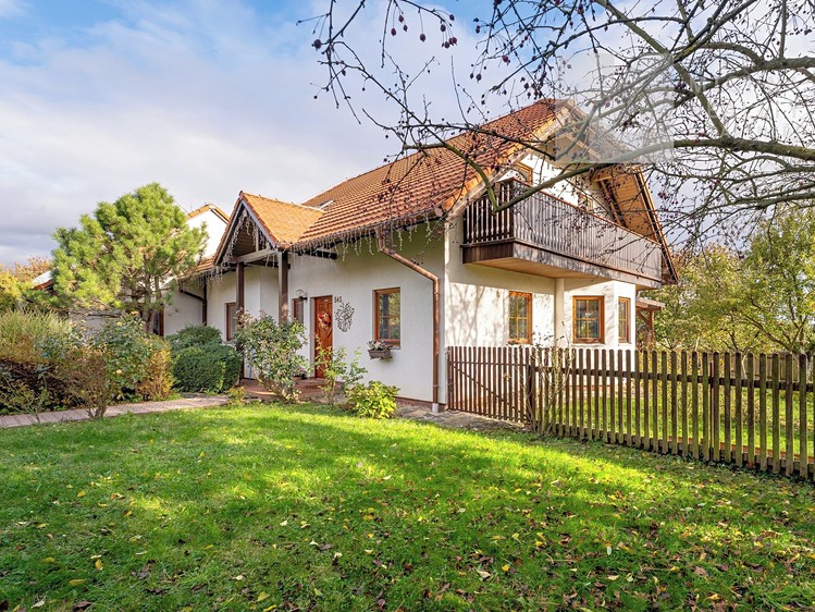 Prodej rodinného domu 198 m², pozemek 1 091 m² - foto 2
