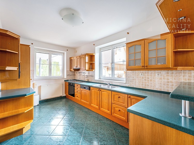Prodej rodinného domu 290 m², pozemek 1 063 m² - foto 6
