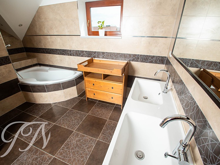 Prodej  rodinného domu 169 m², pozemek 903 m² - foto 8