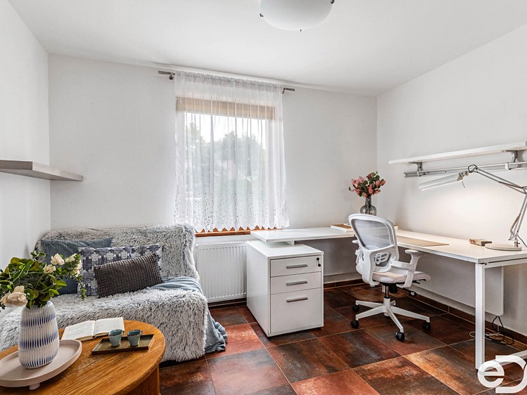 Prodej rodinného domu 154 m², pozemek 977 m² - foto 4