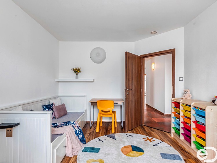 Prodej rodinného domu 154 m², pozemek 977 m² - foto 7