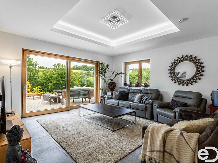 Prodej rodinného domu 162 m², pozemek 945 m² - foto 2