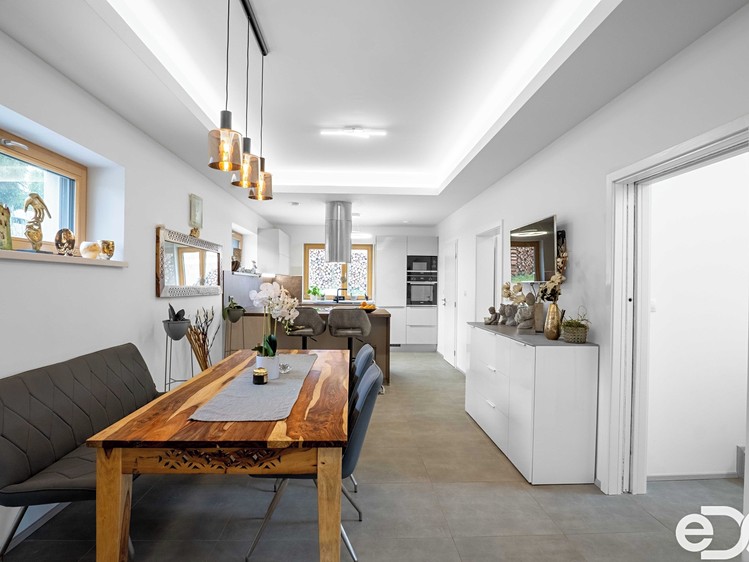 Prodej rodinného domu 162 m², pozemek 945 m² - foto 4