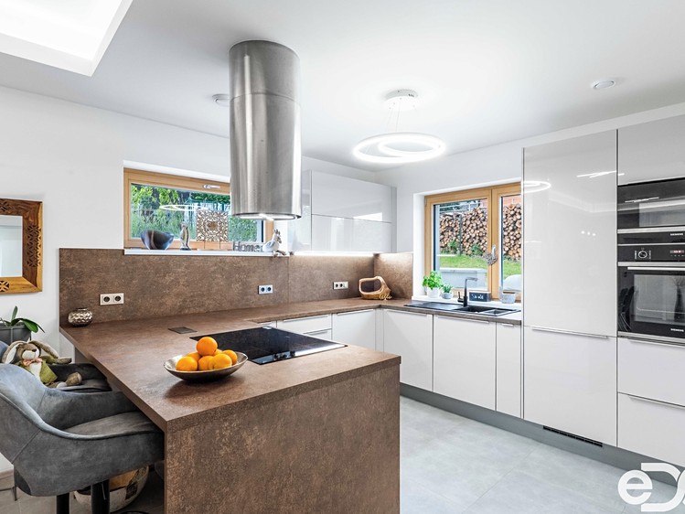 Prodej rodinného domu 162 m², pozemek 945 m² - foto 1