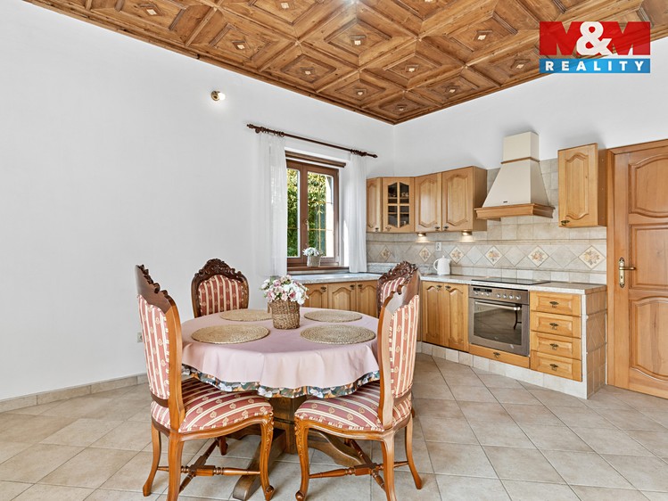 Prodej rodinného domu 180 m², pozemek 1 182 m² - foto 4