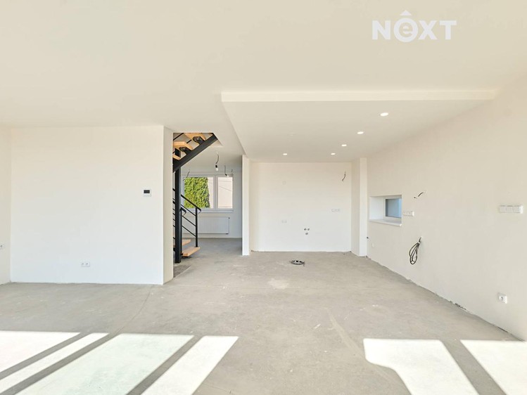 Prodej rodinného domu 250 m², pozemek 683 m² - foto 2