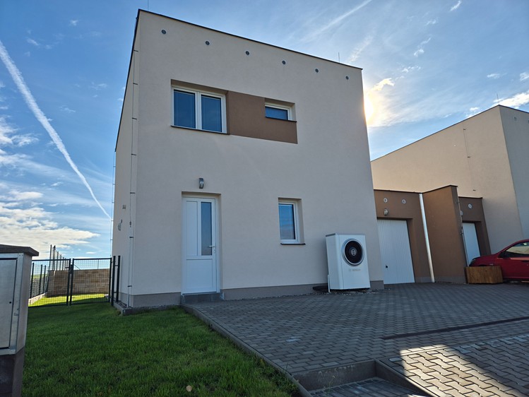 Prodej rodinného domu 100 m², pozemek 494 m² - foto 1