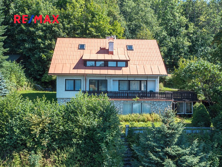Prodej rodinného domu 393 m², pozemek 1 302 m² - foto 1