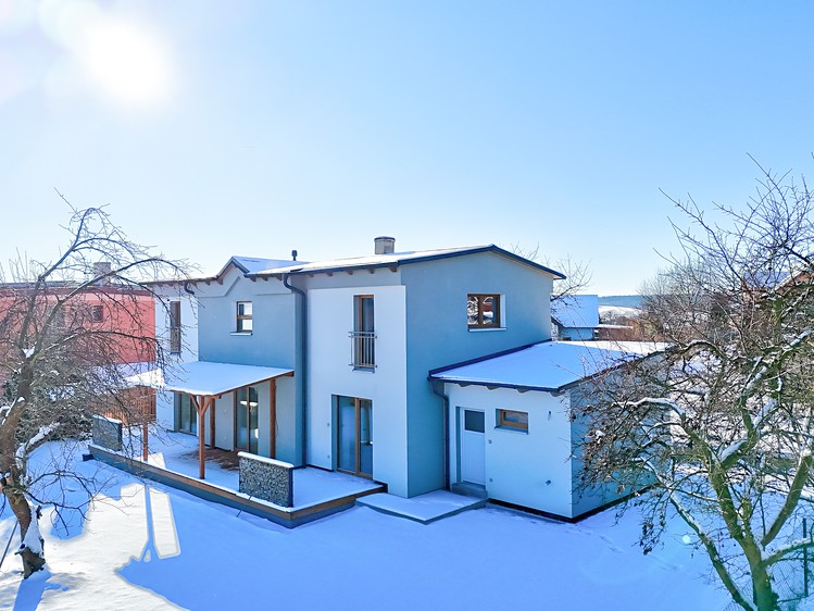 Prodej rodinného domu 144 m², pozemek 721 m² - foto 2