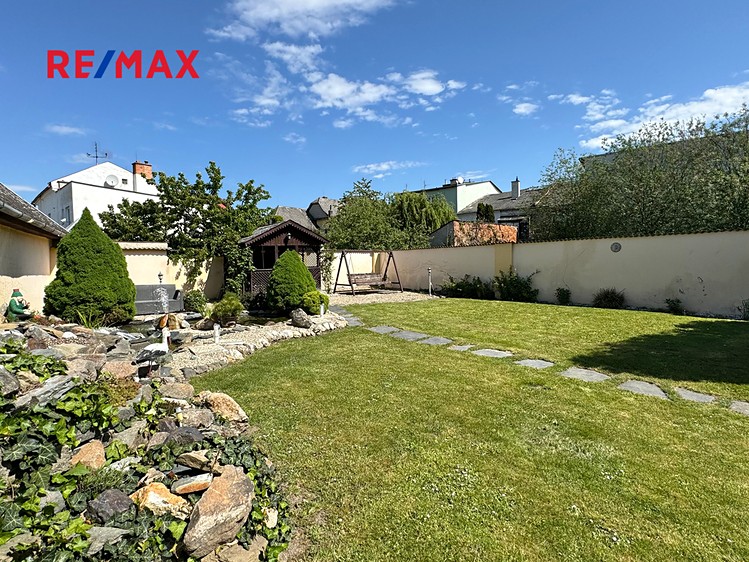 Prodej rodinného domu 307 m², pozemek 989 m² - foto 5
