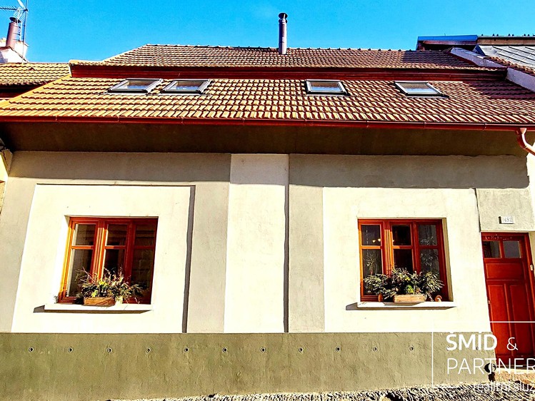 Prodej rodinného domu 187 m², pozemek 111 m² - foto 1