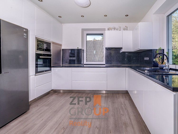 Prodej rodinného domu 164 m², pozemek 1 026 m² - foto 4