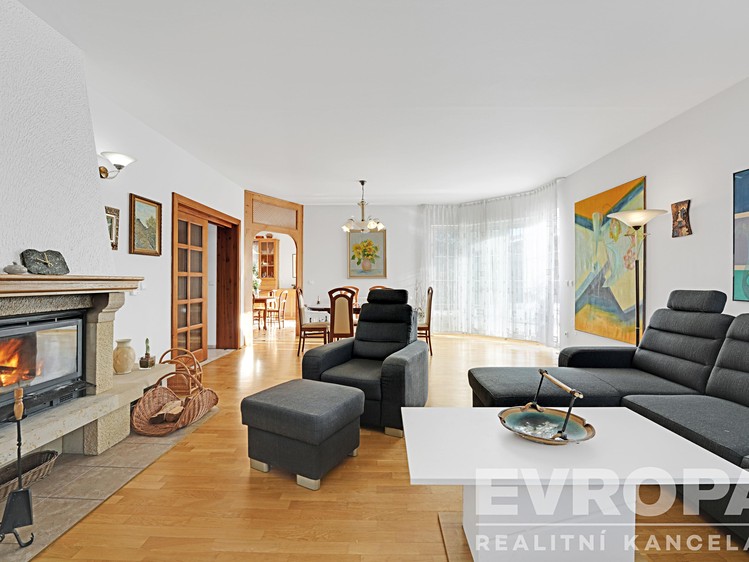 Prodej rodinného domu 350 m², pozemek 1 991 m² - foto 3