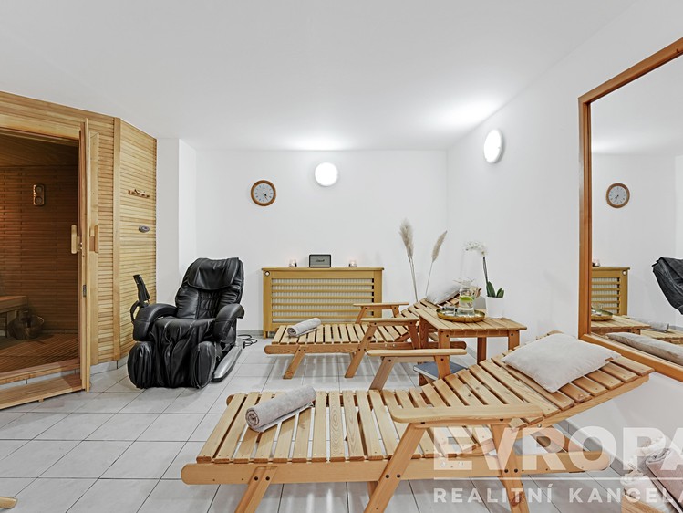 Prodej rodinného domu 350 m², pozemek 1 991 m² - foto 4