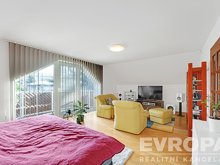 Prodej rodinného domu 350 m², pozemek 1 991 m² - foto 8