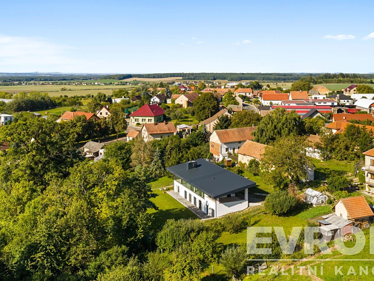 Prodej  rodinného domu 338 m², pozemek 1 667 m² - foto 4