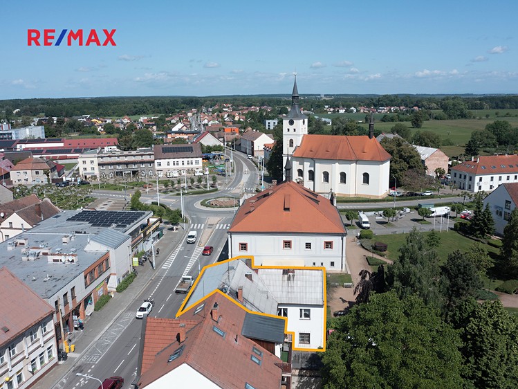 Prodej  vícegeneračního domu 327 m², pozemek 525 m² - foto 3
