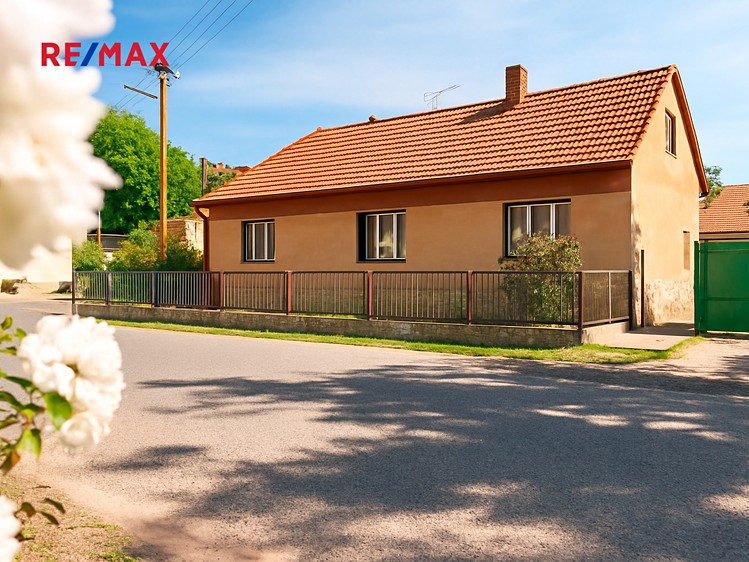Prodej rodinného domu 162 m², pozemek 957 m² - foto 1