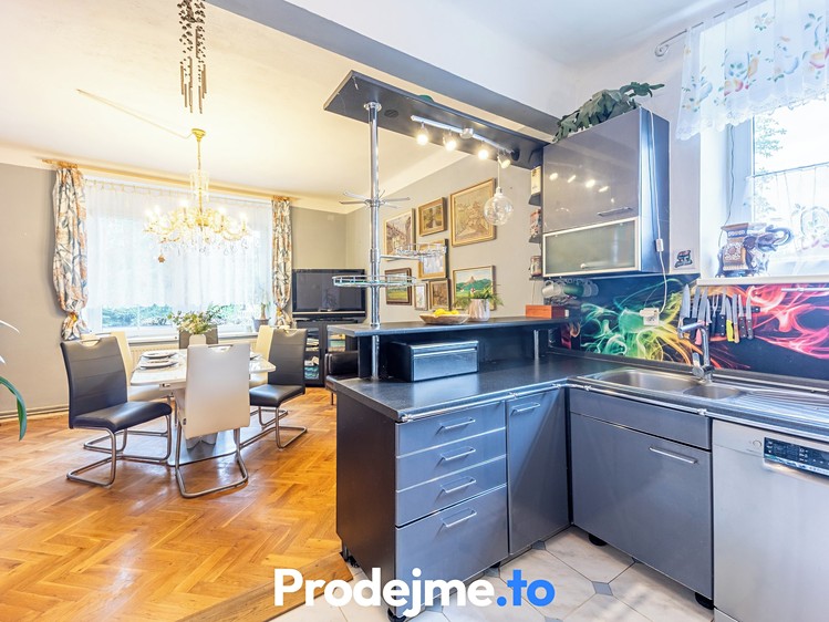 Prodej vily 220 m², pozemek 949 m² - foto 4