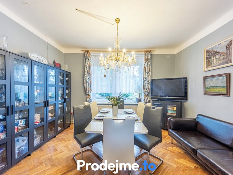 Prodej vily 220 m², pozemek 949 m² - foto 2