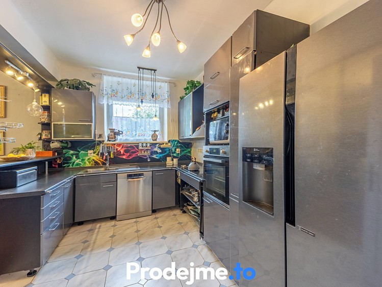 Prodej vily 220 m², pozemek 949 m² - foto 5