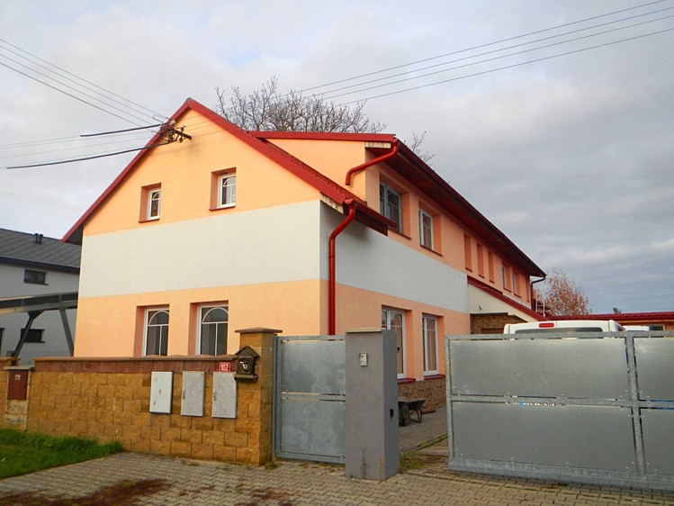 Prodej rodinného domu 299 m², pozemek 593 m² - foto 3