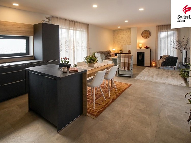 Prodej rodinného domu 144 m², pozemek 696 m² - foto 2