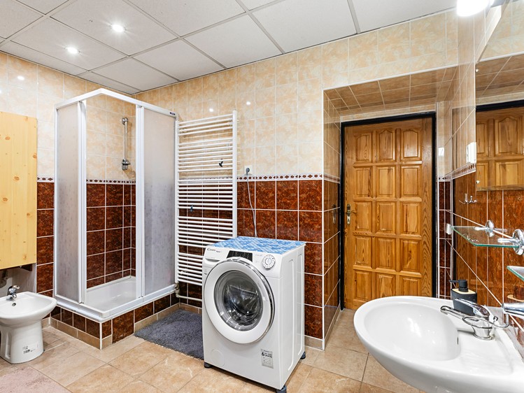 Prodej rodinného domu 180 m², pozemek 812 m² - foto 6