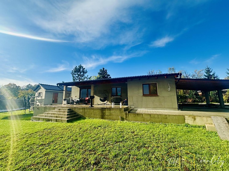 Prodej rodinného domu 95 m², pozemek 885 m² - foto 1