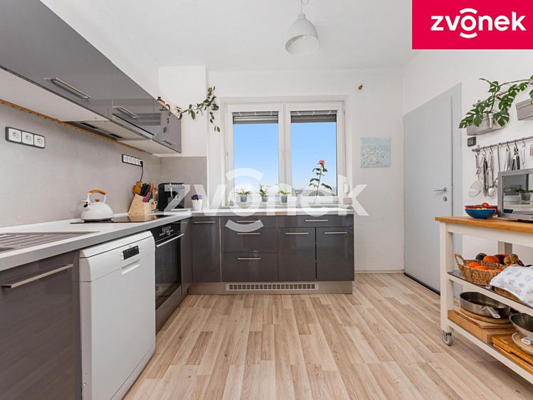 Prodej rodinného domu 214 m², pozemek 449 m² - foto 2