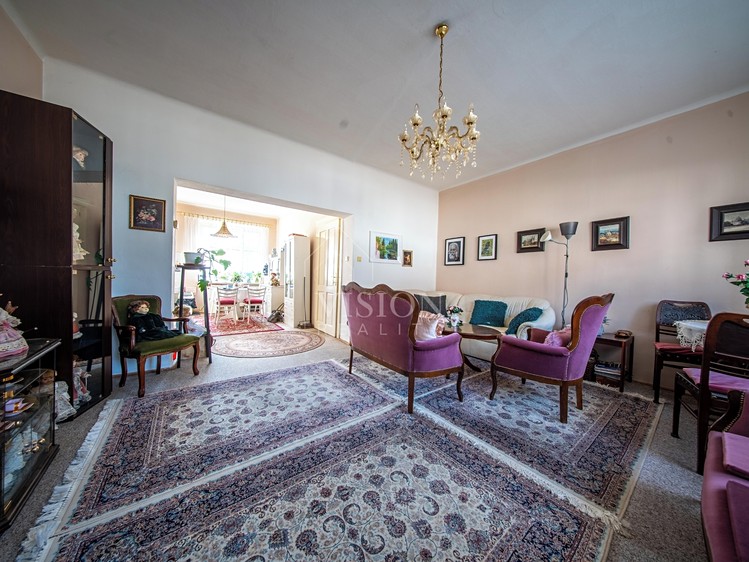 Prodej rodinného domu 260 m², pozemek 151 m² - foto 3