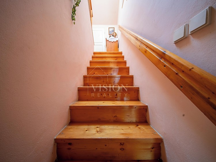 Prodej rodinného domu 260 m², pozemek 151 m² - foto 6