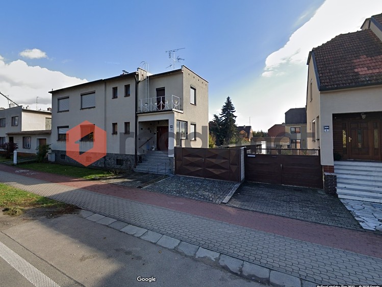 Prodej podílu 1/6 rodinného domu 270 m², pozemek 554 m² - foto 2