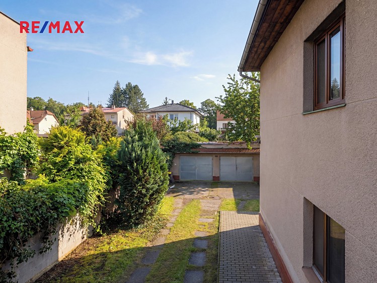 Prodej vícegeneračního domu 202 m², pozemek 596 m² - foto 3