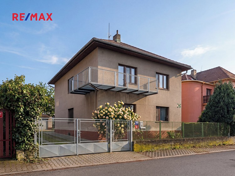 Prodej vícegeneračního domu 202 m², pozemek 596 m² - foto 1