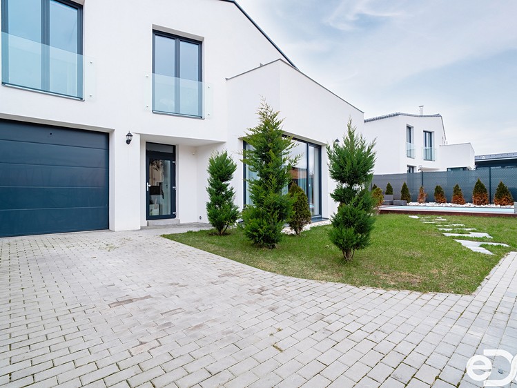 Prodej rodinného domu 141 m², pozemek 308 m² - foto 1