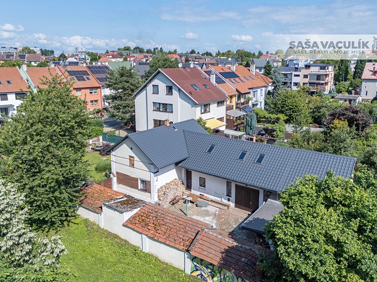 Prodej rodinného domu 147 m², pozemek 1 028 m² - foto 1