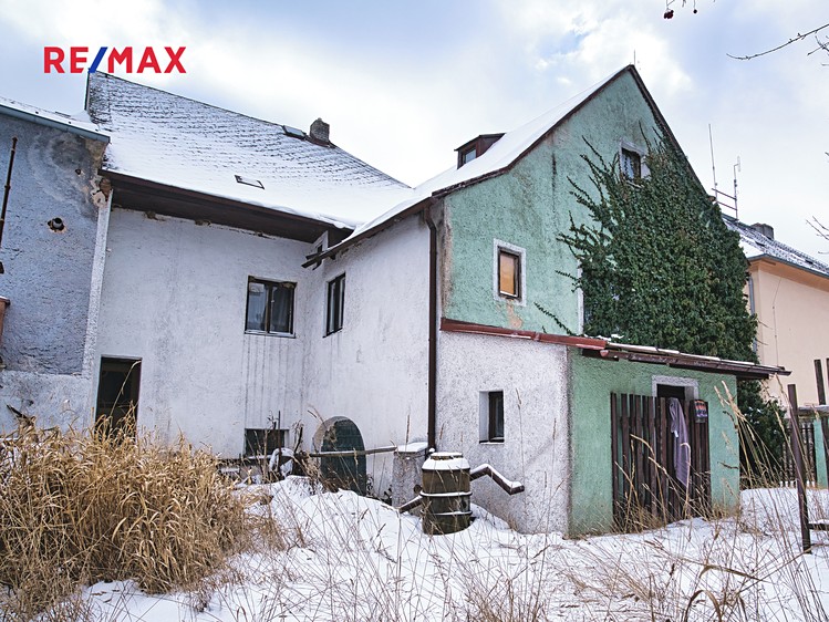 Prodej rodinného domu 250 m², pozemek 549 m² - foto 2