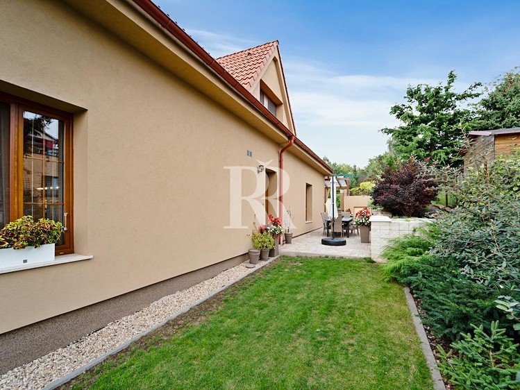 Prodej rodinného domu 280 m², pozemek 831 m² - foto 4