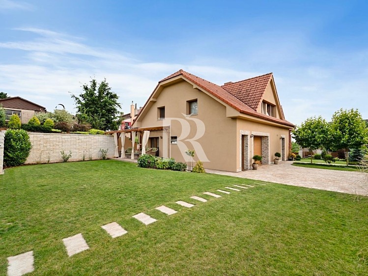 Prodej rodinného domu 280 m², pozemek 831 m² - foto 5