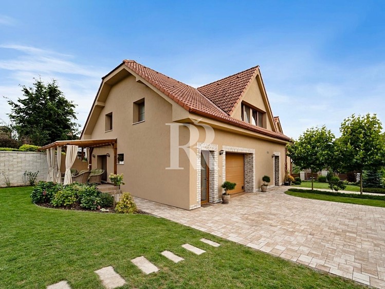 Prodej rodinného domu 280 m², pozemek 831 m² - foto 6