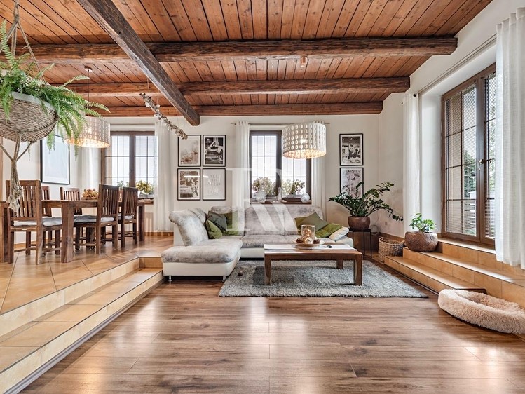 Prodej rodinného domu 280 m², pozemek 831 m² - foto 8
