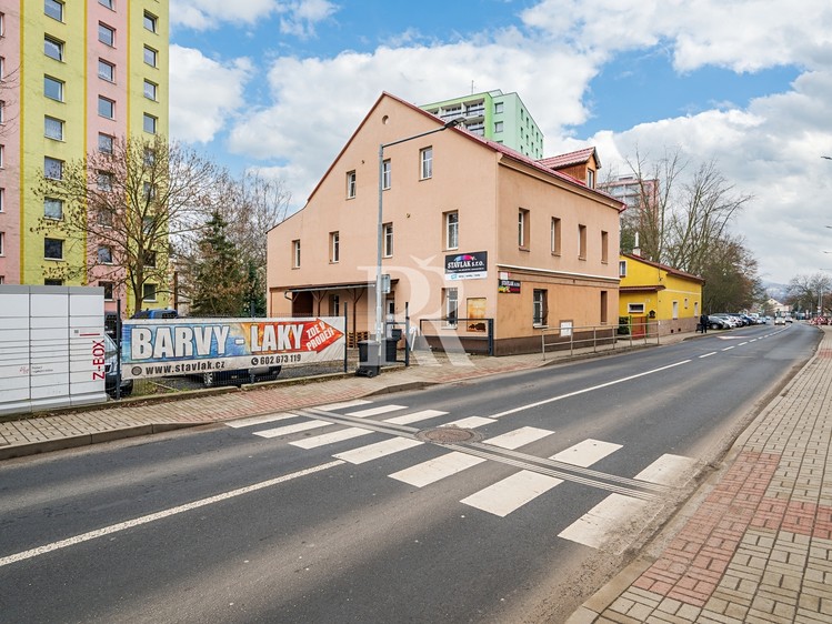 Prodej rodinného domu 347 m², pozemek 554 m² - foto 2