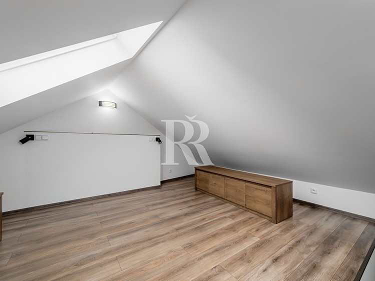 Prodej rodinného domu 347 m², pozemek 554 m² - foto 8