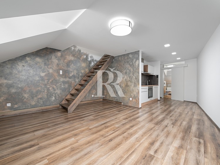 Prodej rodinného domu 347 m², pozemek 554 m² - foto 7