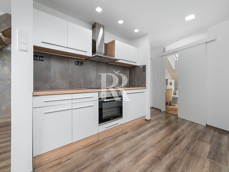 Prodej rodinného domu 347 m², pozemek 554 m² - foto 5