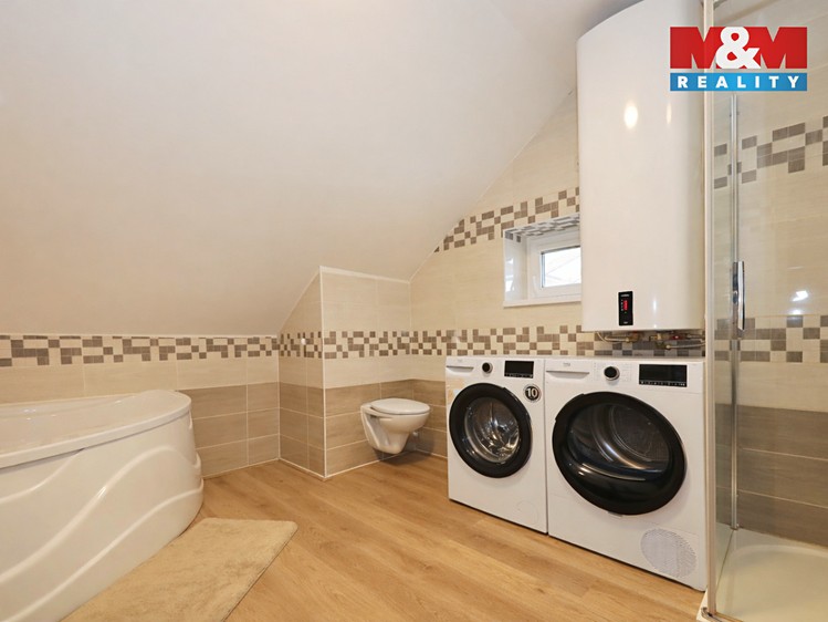 Prodej rodinného domu 160 m², pozemek 792 m² - foto 2