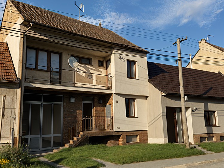 Prodej rodinného domu 150 m², pozemek 1 716 m² - foto 1